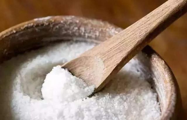 吃盐多了身体有哪些症状表现,每天该摄入多少食盐?